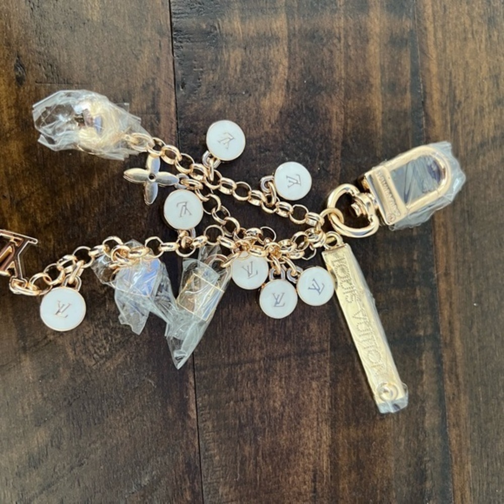 Designer-Inspired bracelet - Picture 1 of 8
